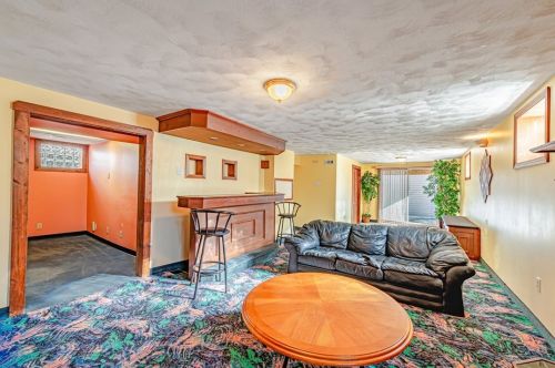 520 Vernon St, New Kensington PA  15068-5850 exterior