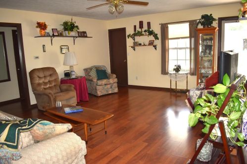 305 Maple Ridge Dr, Wilmington, OH 45177-3917
