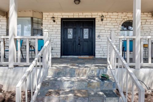 308 Canyon Wren Dr, Creedmoor, TX 78610-2403