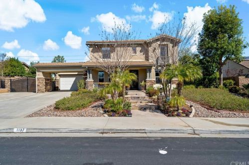 1137 Pamplona Dr, Riverside, CA 92508-8724