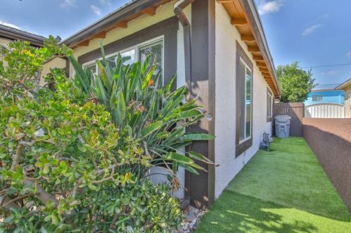 10891 Hulme Ave, Lynwood CA  90262-2231 exterior