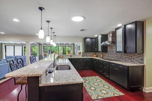 1555 Crayton Rd, Naples FL  34102-5123 exterior