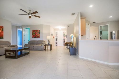 4140 72nd Ave, Naples, FL 34120-2752