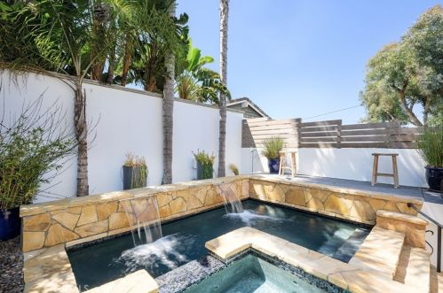 513 Dianthus St, Manhattan Beach CA  90266-6720 exterior