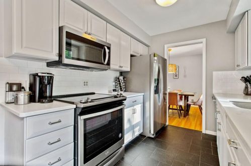 2731 Lee Ave, Minneapolis, MN 55422-3646