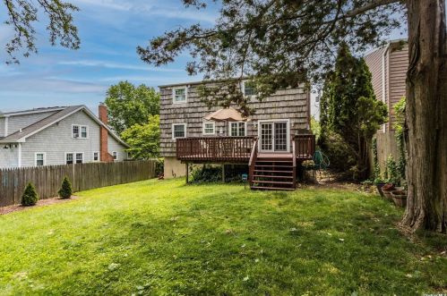 16 Martin Pl, Northport NY  11768-1224 exterior