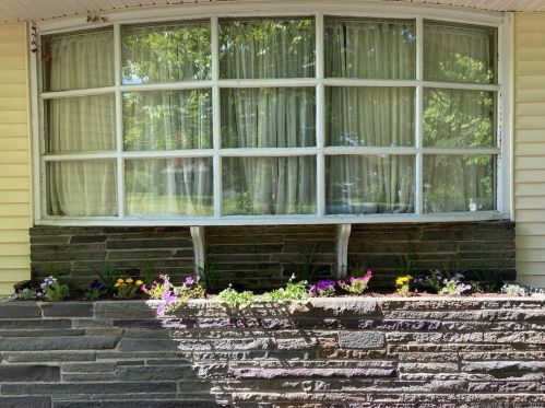 10 Maxine Rd, Bristol, CT 06010-2353