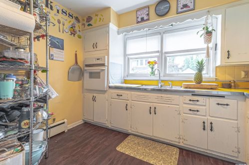 9 Norwich St, Huntington Station NY  11746-8410 exterior