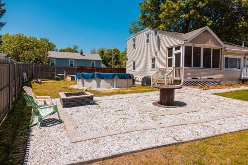 12 Haslam St, North Providence RI  02904-3218 exterior