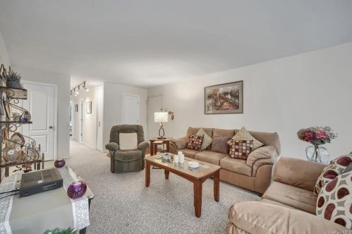 504 Revolutionary Rd, Briarcliff, NY 10510-2014