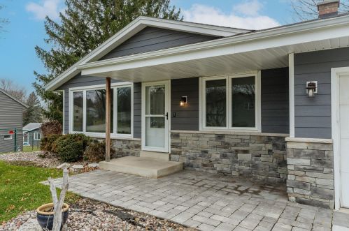 681 Cardiff Dr, Chenequa, WI 53029-2511