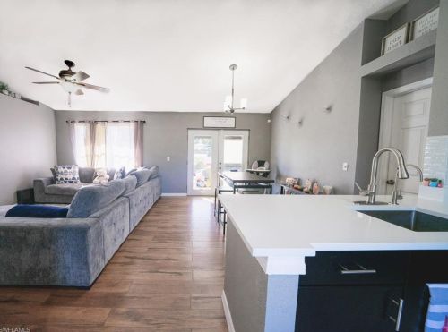 3240 18th Ave, Naples, FL 34120-5504