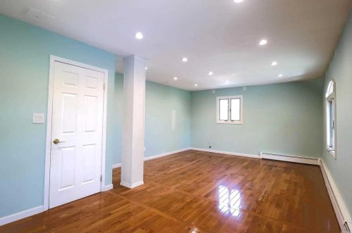 32 Maryland St, Huntington Station NY 11746-6945 exterior