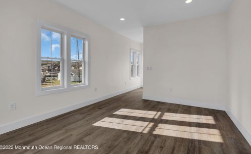 1217 Niihau Dr, Lacey NJ  08731-4702 exterior