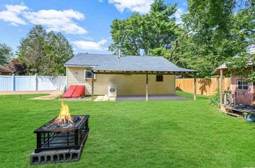 58 Maple St, Central Islip NY  11722-3105 exterior