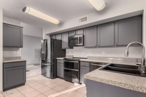 1925 Behrend Dr, Phoenix AZ  85024-1242 exterior