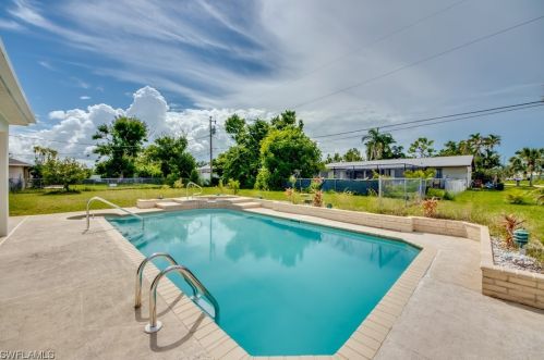 208 43 Ter, Cape Coral FL  33904-8425 exterior