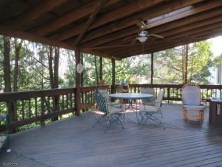 521 Beverwyck Rd, Parsippany NJ  07054-3327 exterior