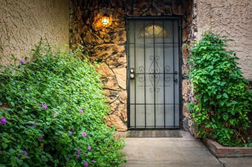 6400 Camelot St, Rio Linda, CA 95673-3305