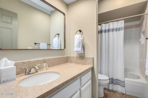 11039 11th St, Phoenix AZ  85020-5852 exterior