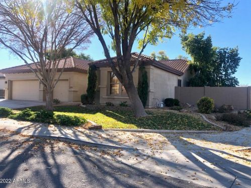 2755 Colonial Ct, Chandler, AZ 85249-5084