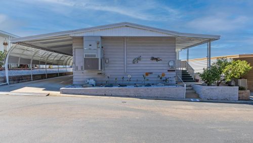 7467 Mission Gorge Rd, Santee CA  92071-3320 exterior