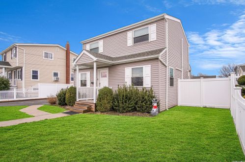 142 Wyona Ave, North Lindenhurst, NY 11757-5939