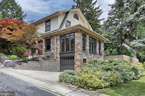 37 15th St, Camp Hill, PA 17011-3902