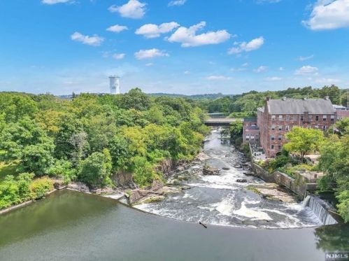 280 Main St, West Paterson NJ  07424-1236 exterior