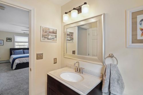 7 Bayou Dr, Raymond NH  03077-2364 exterior