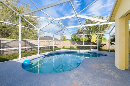 325 Gulfstream Ave, Fort Pierce FL 34983-1219 exterior