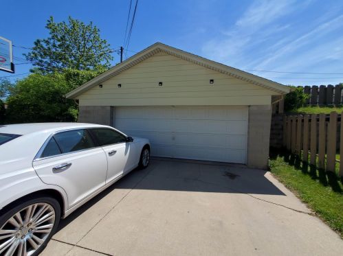 4050 Barland Ave, Milwaukee WI  53235-4901 exterior