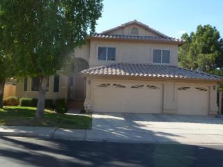 154 Laguna Dr, Gilbert, AZ 85233-5733