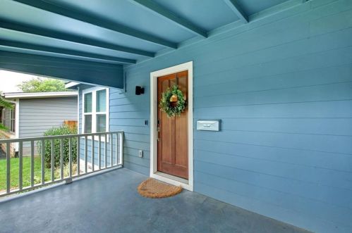 1504 Arcadia Ave, Austin TX  78757-2905 exterior