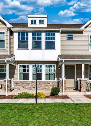 203 Spring Blossom Cir, Beaver Falls, PA 15010-1171