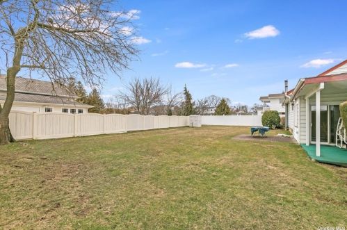 55 Spruce Ave, Bethpage NY  11714-1328 exterior