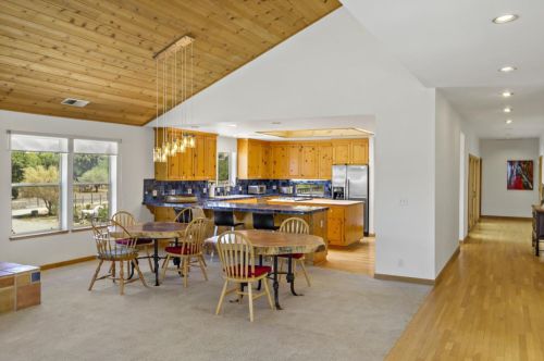 1750 Orch Rd, Hollister CA  95023-9210 exterior
