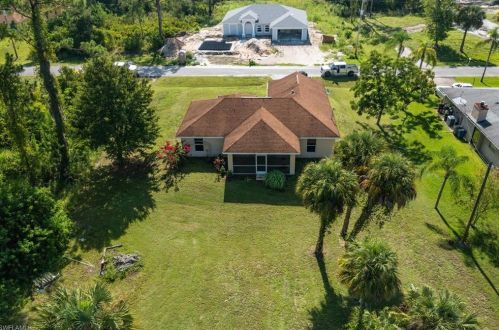 911 Edison Ave, Lehigh Acres, FL 33972-8028
