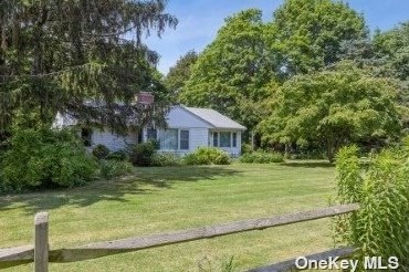 95 Peconic Bay Blvd, Laurel, NY 11948-1756