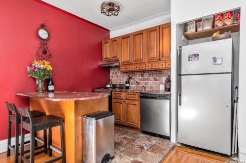 35-55 29th St, Long Island City, NY 11106-2501