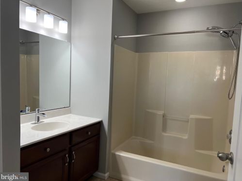 214 Roosevelt Blvd, Berlin Boro NJ  08009-7105 exterior