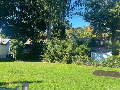 10 Clayton Ct, East Brunswick, NJ 08816-2902