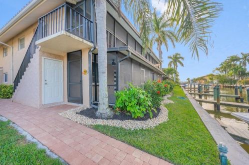 1537 Chesapeake Ave, Naples, FL 34102-2406