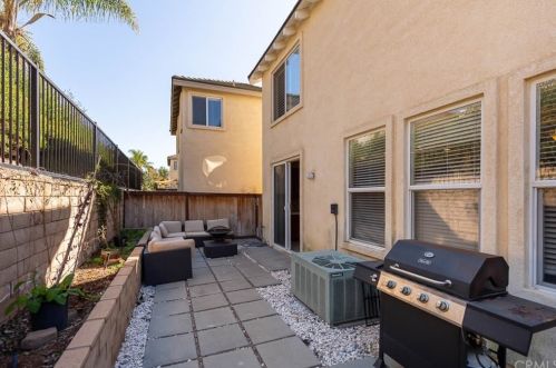 42008 Calabria Dr, Temecula CA  92591-5721 exterior