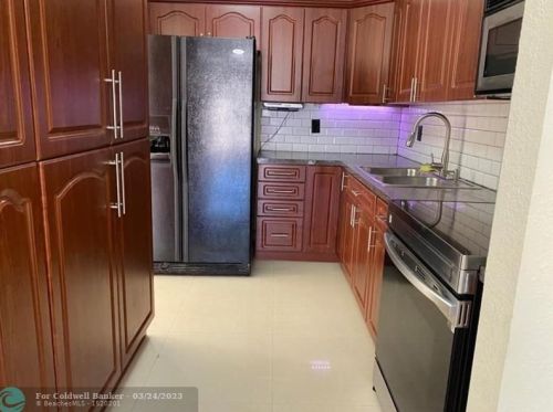 1075 68th St, Hialeah, FL 33014-5120