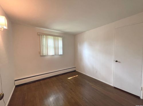 338 Wicks Ave, Babylon NY  11703-1511 exterior