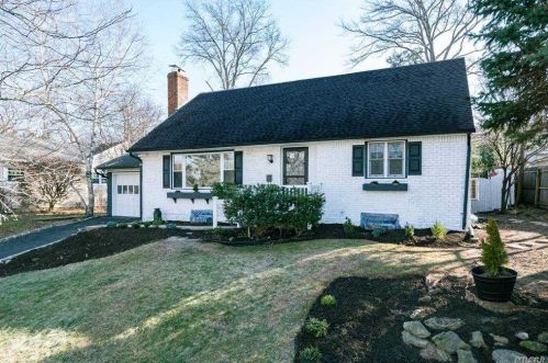 100 Plymouth Dr, Muttontown, NY 11545-1128
