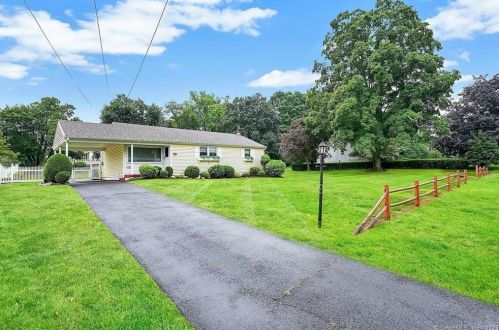 57 Keeney St, Manchester CT 06040-6426 exterior