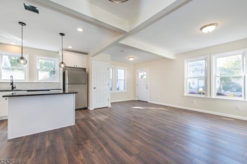 40 Arverne Ter, Irvington NJ  07111-3815 exterior