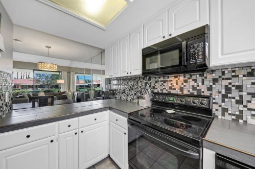 135 La Cerra Dr, Rancho Mirage, CA 92270-3803
